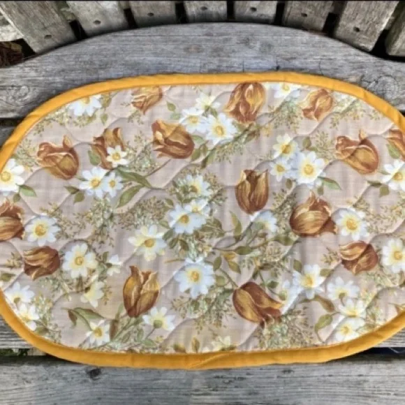 8 VINTAGE Quilted Daisy White Yellow Green Brown Tan Floral Placemats - Picture 6 of 6